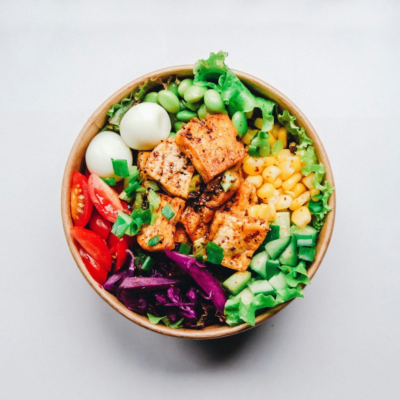 Colourful plate of vegetables and whole grains